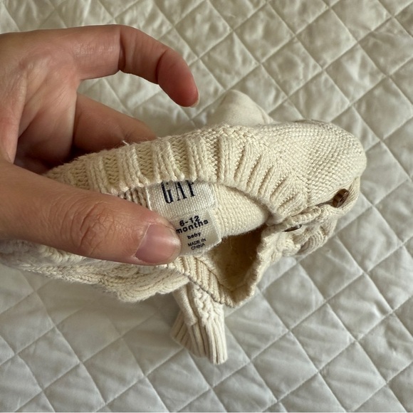 Baby GAP Cream Cable Knit Baby Footie - Picture 7 of 8